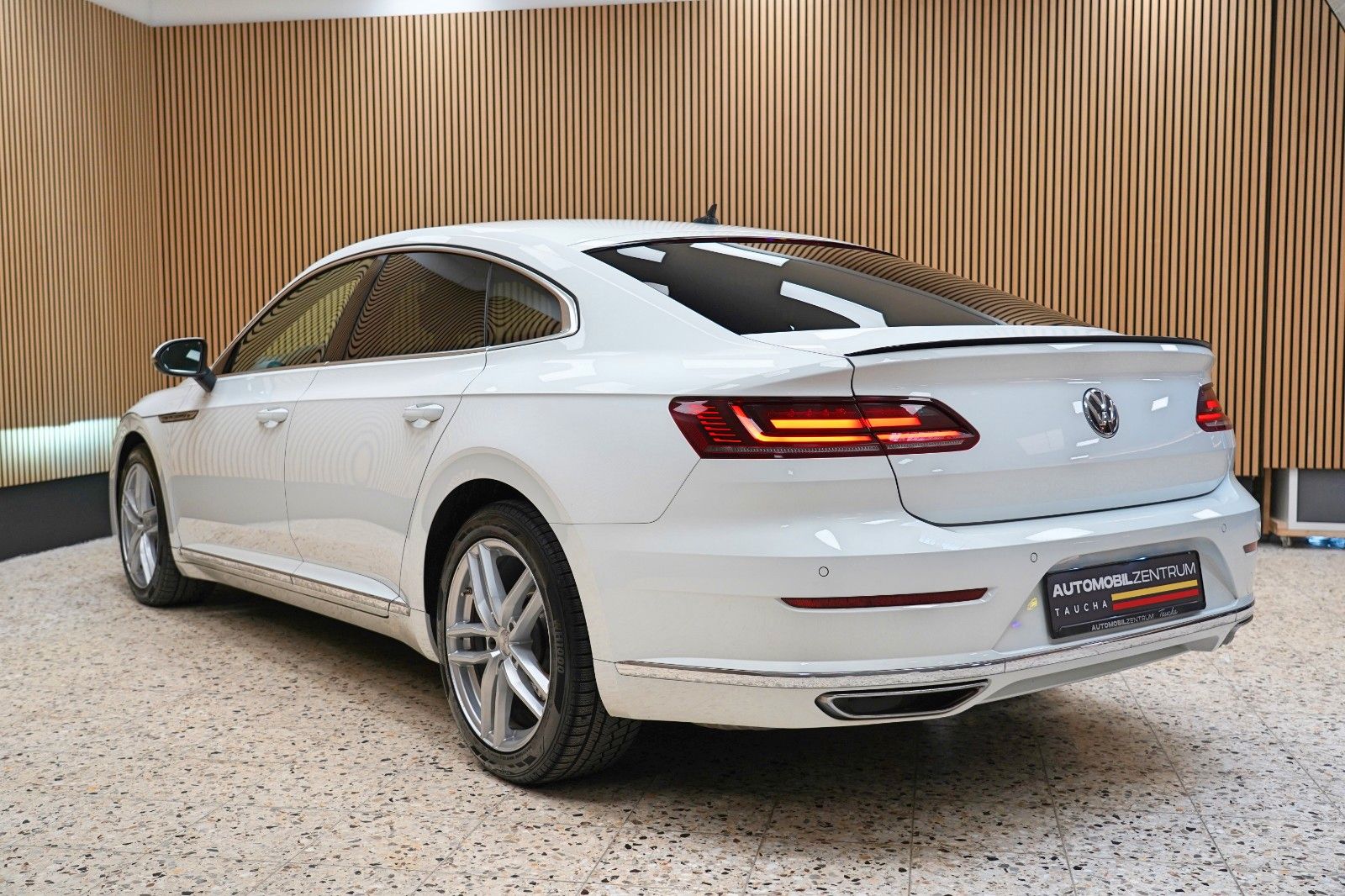 Volkswagen Arteon 2.0 TSI R-Line 4M LED NAVI LEDER KESSY foto 4