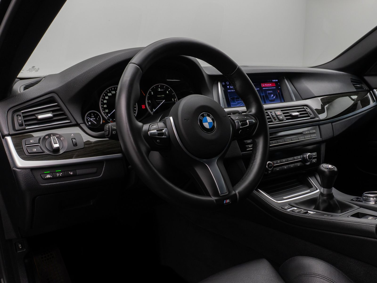 Fahrzeugabbildung BMW 525d M Sport Kamera HUD HiFi DrivingAssist LED