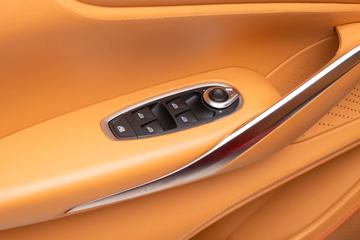 صورة مصغرة 25 لـ 2021 Aston Martin DBX