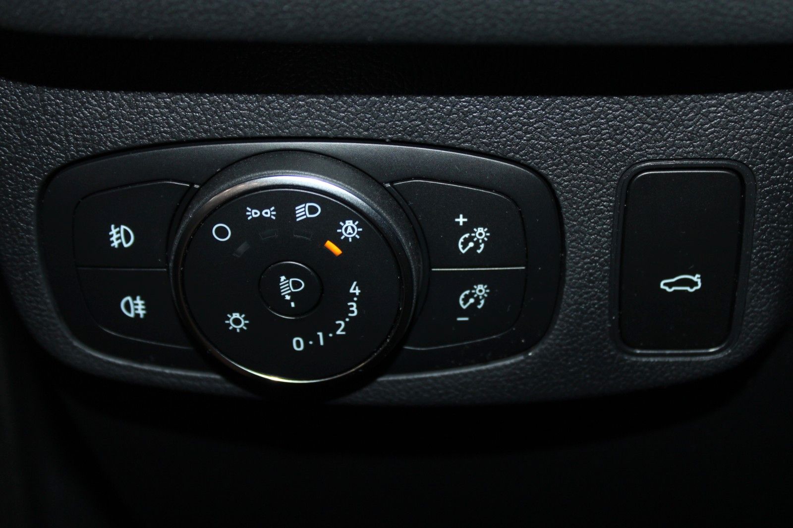 Fahrzeugabbildung Ford Focus ST-Line X Aut. LED ACC Leder Pano HUD Wint