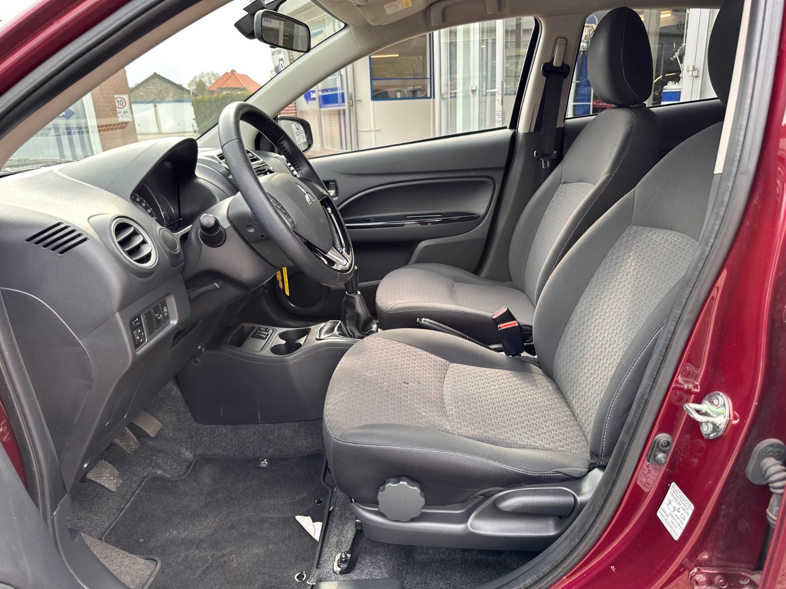 Fahrzeugabbildung Mitsubishi Space Star Edition 100+ Navi/SHZG/Klima/BT/PDC