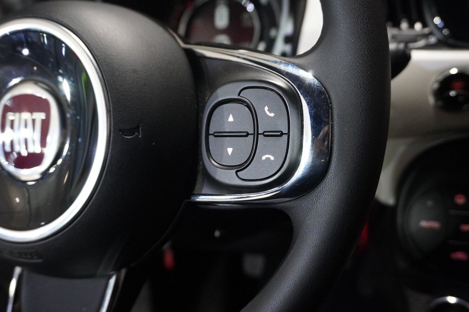 Fahrzeugabbildung Fiat 500 1.0 GSE HYBRID DOLCEVITA NAVI/LED/PDC/DAB+