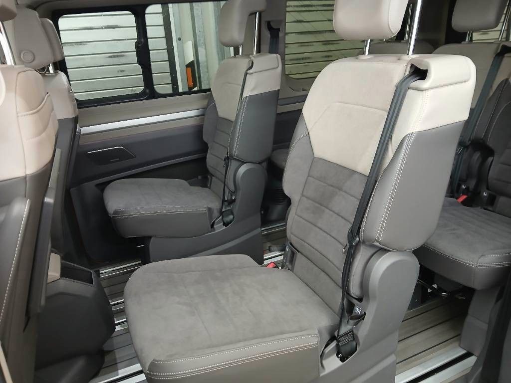 Fahrzeugabbildung Volkswagen T7 Multivan Style lang Pano HuD H&k AHK vis-avis