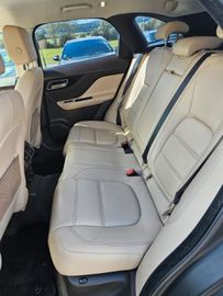 Jaguar F-Pace - 9