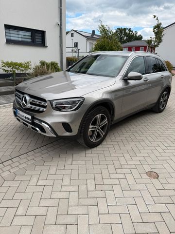 MERCEDES-BENZ GLC 300 d 4MATIC Autom. Luftfed. Massage AHK LED
