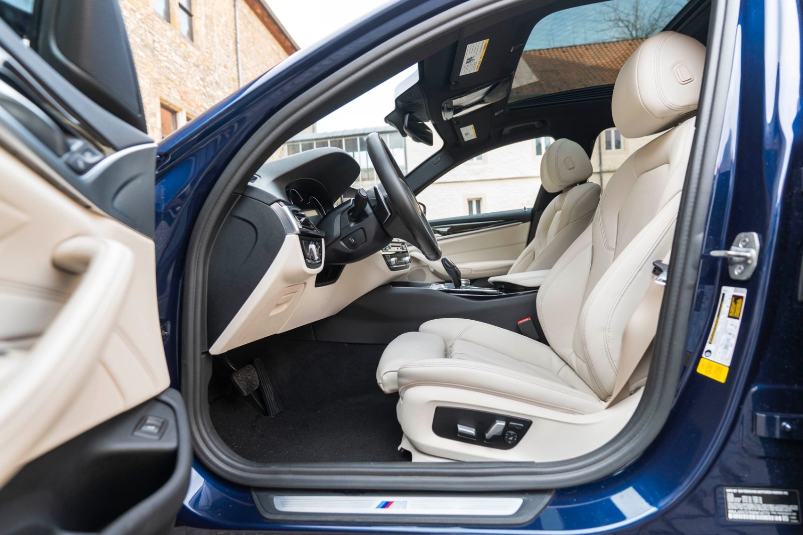 Fahrzeugabbildung BMW 530I M-PERFORMANCE LED KAM CARPLAY TOTW RDK HIFI