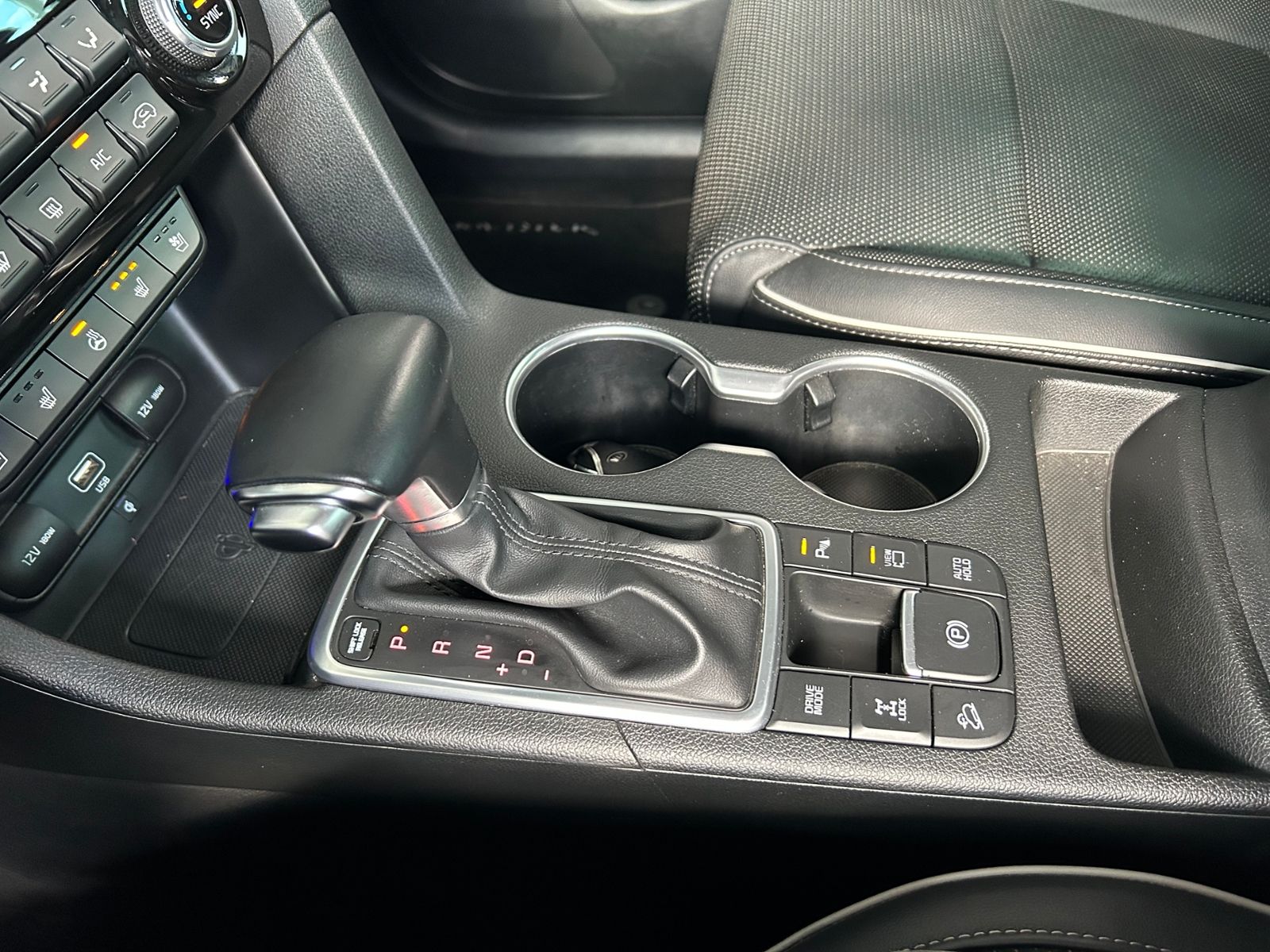 Fahrzeugabbildung Kia Sportage Platinum Edition 4WD PANO LEDER 19"