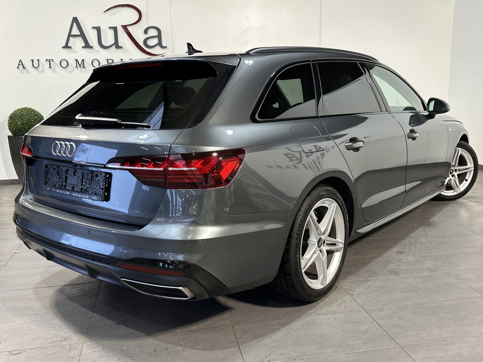 Fahrzeugabbildung Audi A4 Avant 35 TDI S-Line Black NAV+LED+AHK+KAMERA