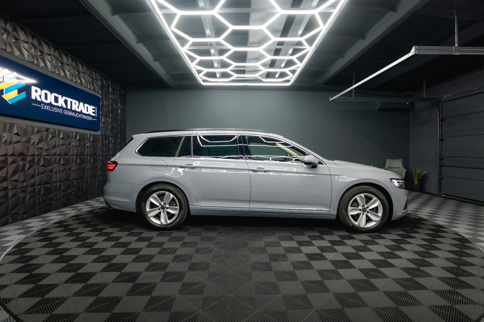 Fahrzeugabbildung Volkswagen Passat Variant 2.0 TDI IQ Business *ACC*LED*DCC*