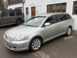 Toyota Avensis Kombi 2.0 D-4D Travel - Toyota Avensis aus 2005 mit Diesel-Antrieb