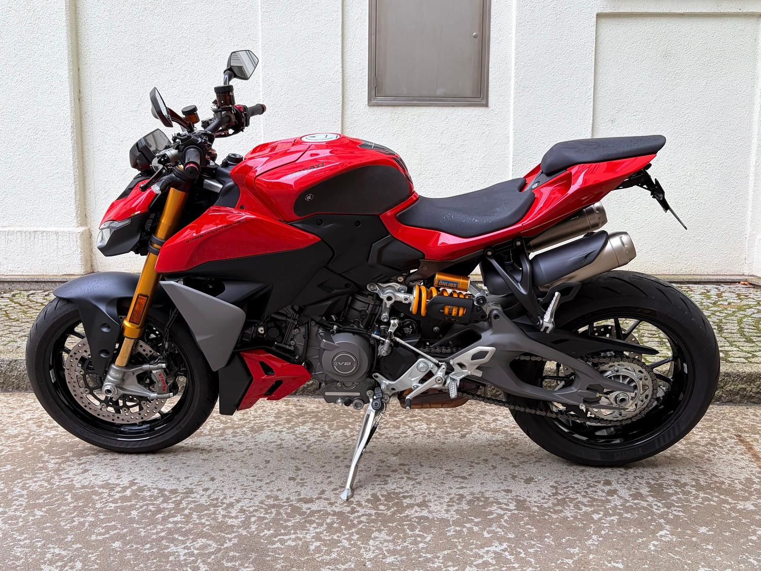 Ducati Streetfighter V2S