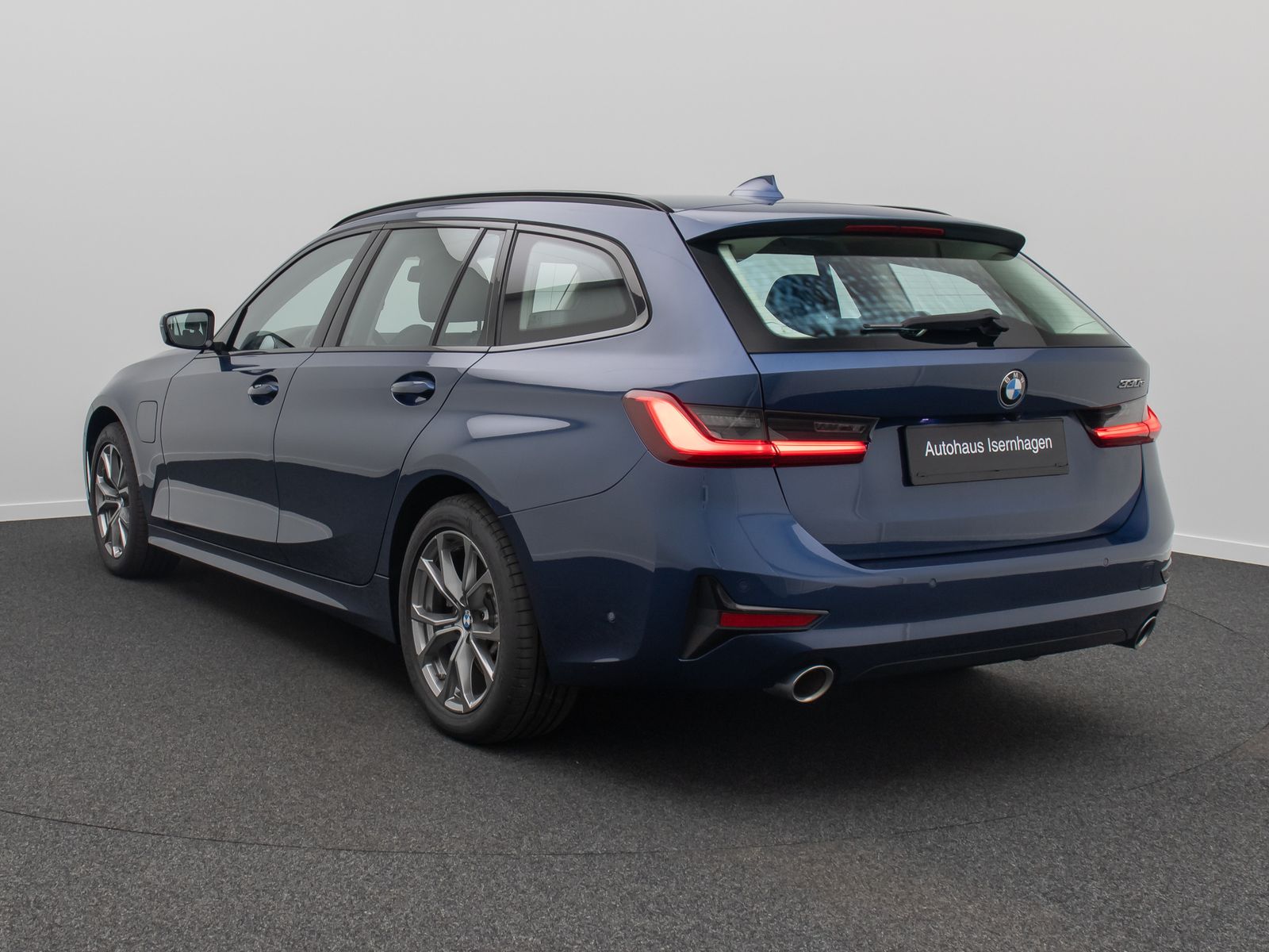 Fahrzeugabbildung BMW 330e  Sport Line Kamera DAB Laser HUD H/K Alarm