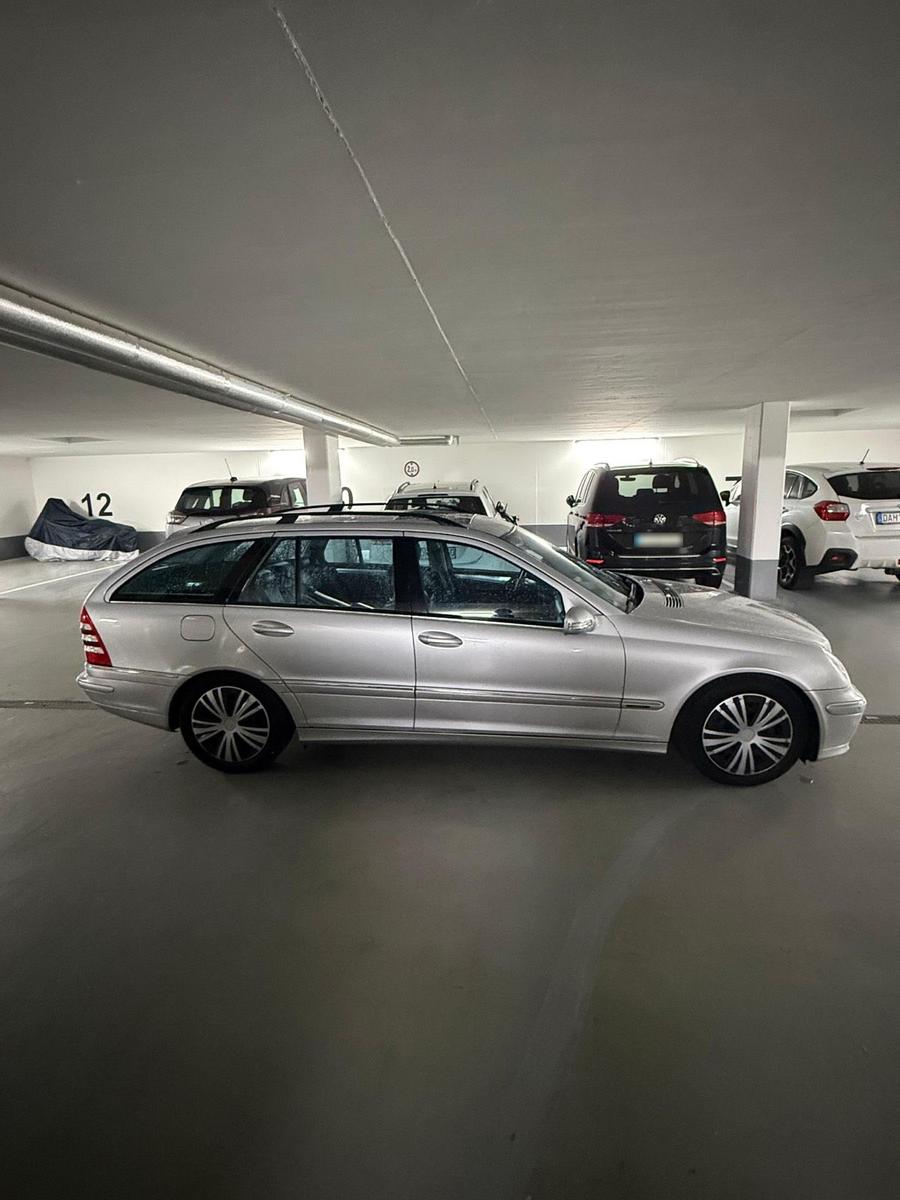 Mercedes-Benz C220 2004 — interior