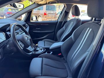 Bild 6 BMW 220 i Active Tourer Sport Line Steptronic Navi