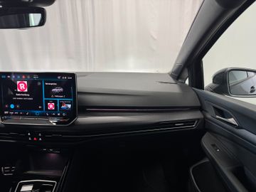 Volkswagen Golf VIII Variant 1.5 eTSI R-Line AHK*Pano*LED