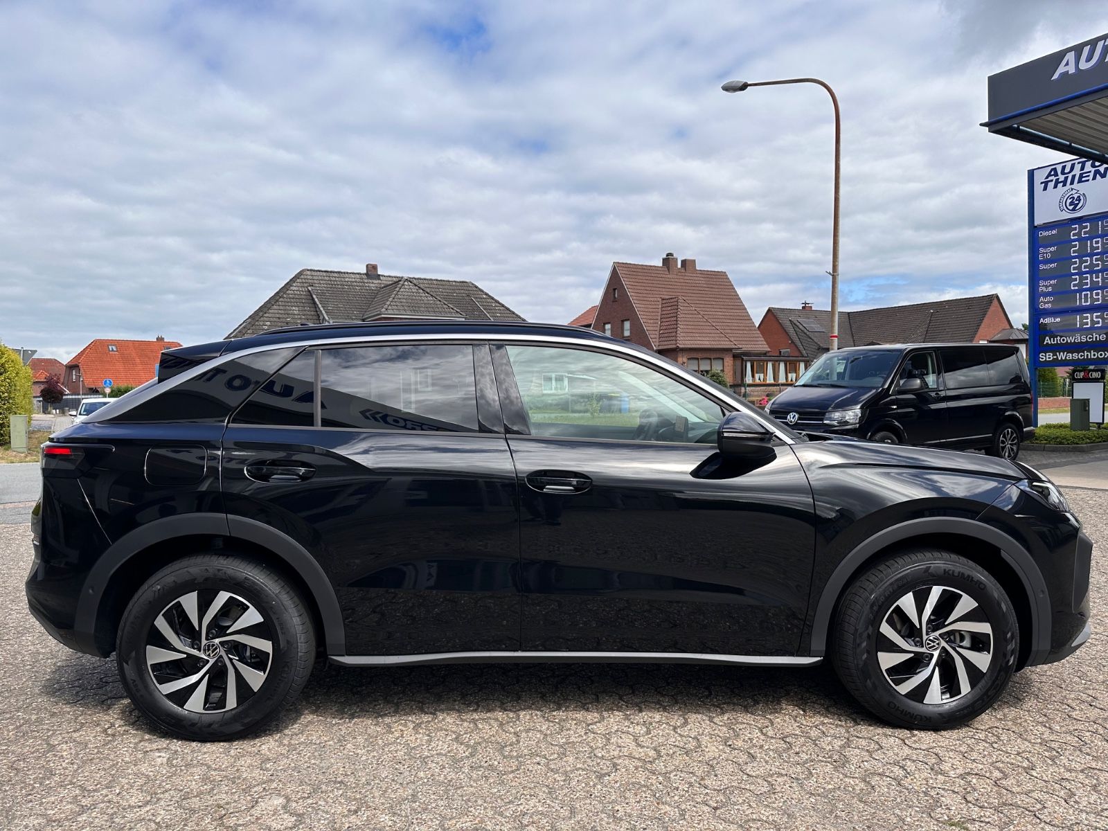 Fahrzeugabbildung Volkswagen T-Roc 1.5 eTSI DSG Life APP/ACC/LED/SHZG/PDC