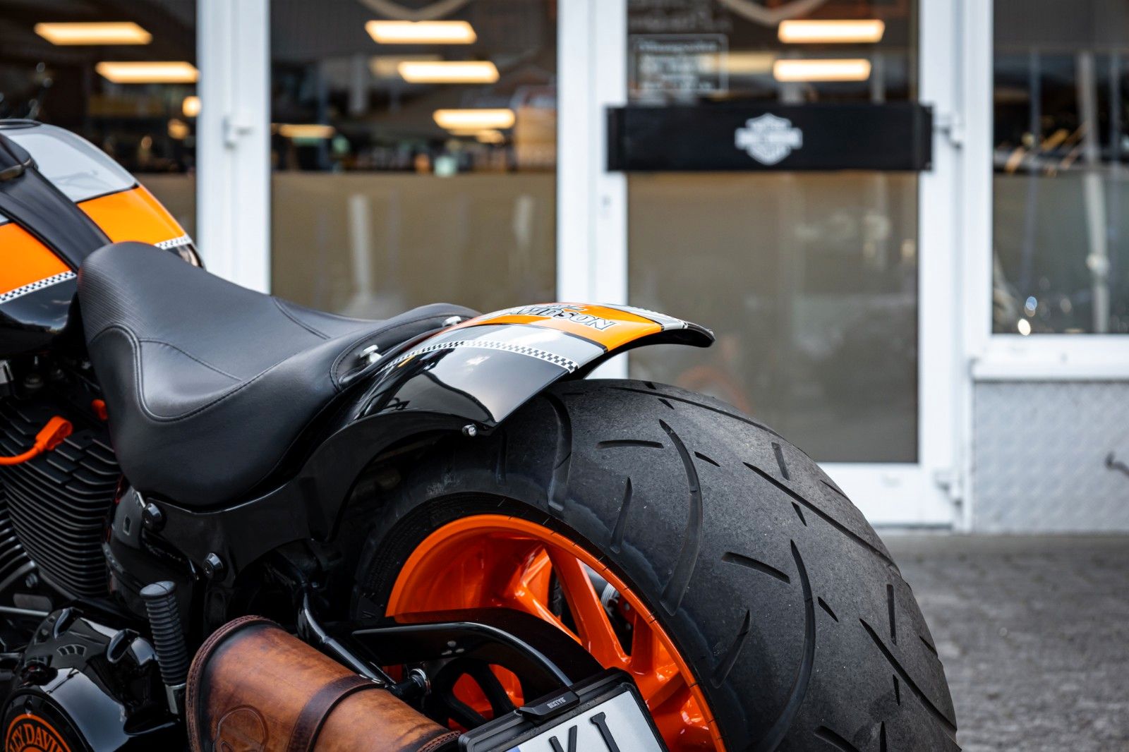 Fahrzeugabbildung Harley-Davidson FXSB Breakout 103 - Kesstech/Airride/Heckumbau -