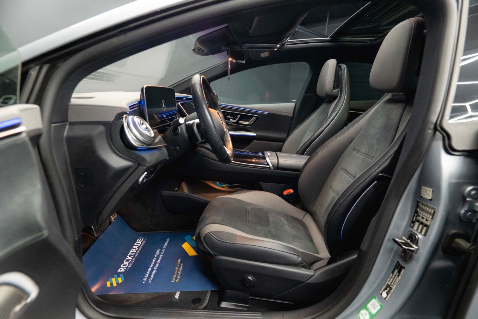 Fahrzeugabbildung Mercedes-Benz EQE 350+ AMG Night | Batterie NEU 100% | Pano