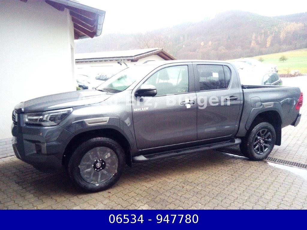 Toyota Hilux 2.8 Double Cab Invincible 48V Mild Hybrid