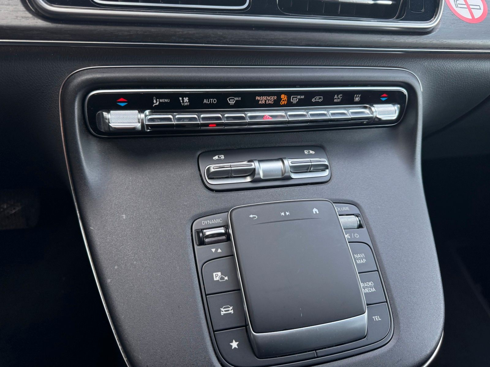 Fahrzeugabbildung Mercedes-Benz V 300 d AVA Extralang DISTRONIC Standheiz