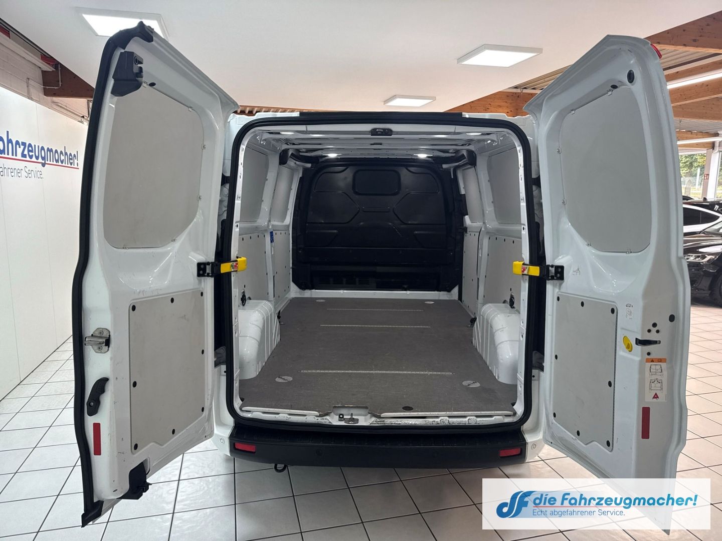 Fahrzeugabbildung Ford Transit Custom Kasten 320 L2 Trend 2.0 TDCi DAB