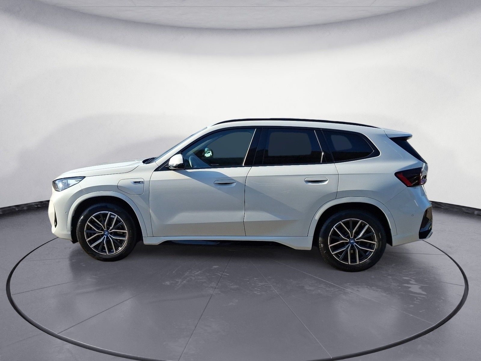 BMW X1 xDrive30e Steptronic M SPORT Panorama AHK Dri imagem 2