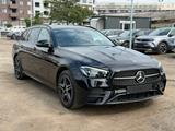 Mercedes-Benz E 300 de T-Modell AMG Line Exterieur - Hybrid (Diesel/Elektro): Schwarz, Schiebedach