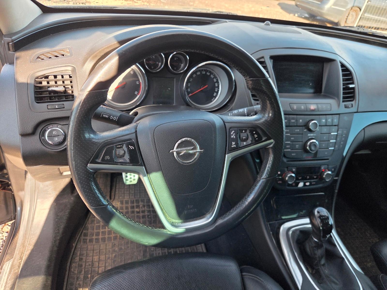Opel Insignia A Sports Tourer Sport 4x4+AHK+TÜV NEU