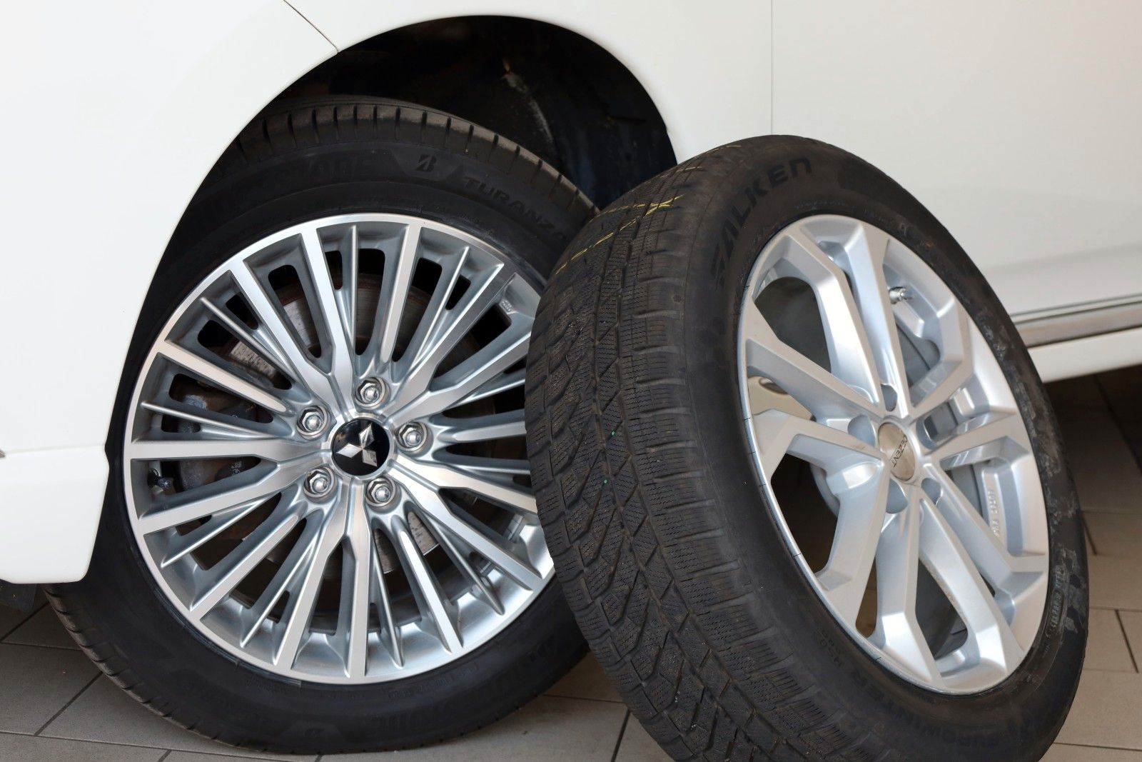 Fahrzeugabbildung Mitsubishi Outlander PHEV 4WD SH,PDC,Kamera,AHK,SR+WR