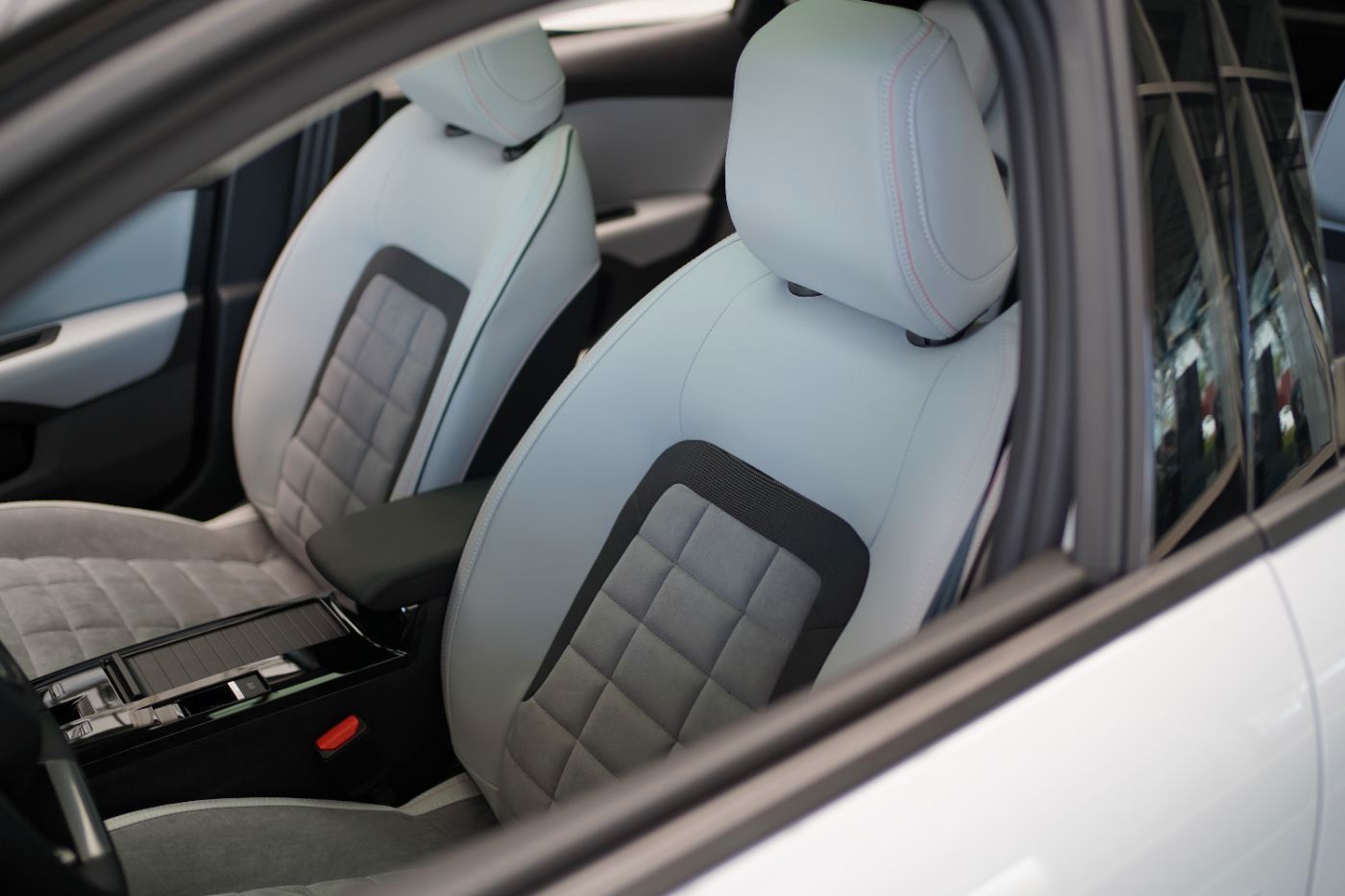 Fahrzeugabbildung Citroën C4 Hybrid 145 DCS6 Max *** Vollausstattung ***