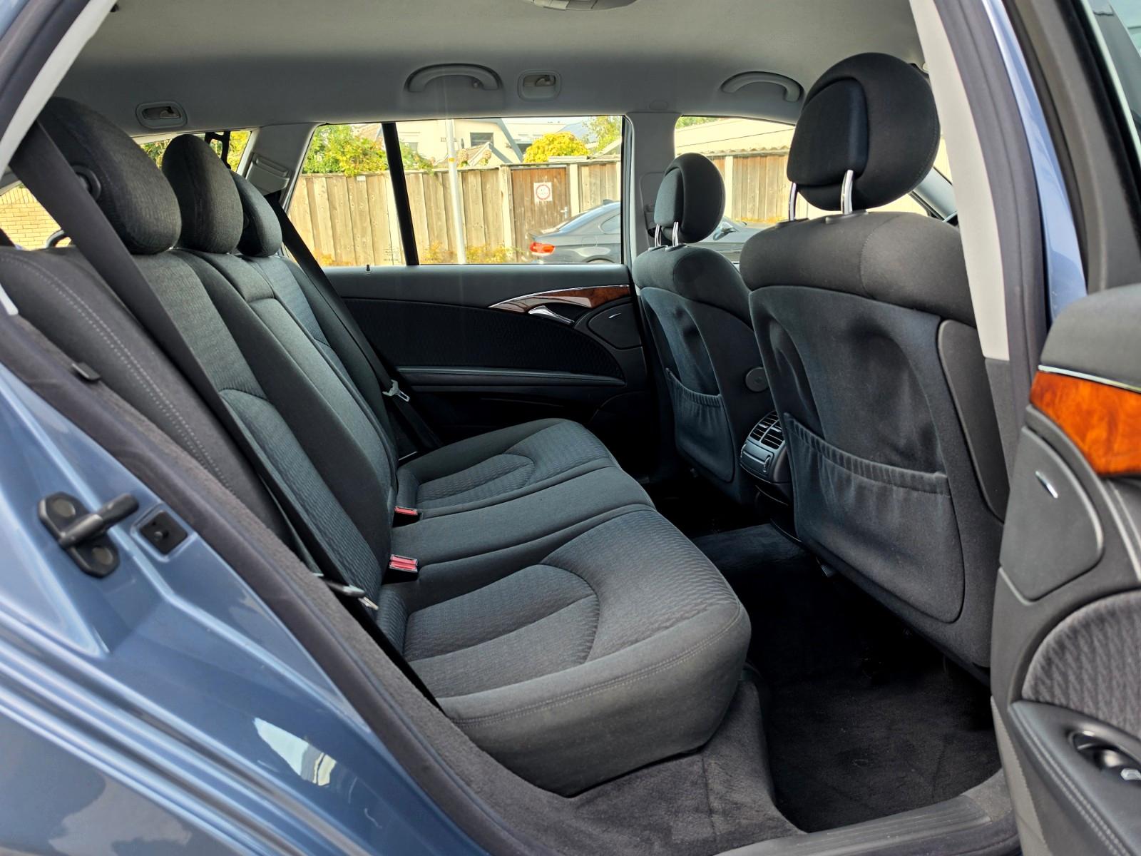 Mercedes-Benz E200 2004 — photo 17