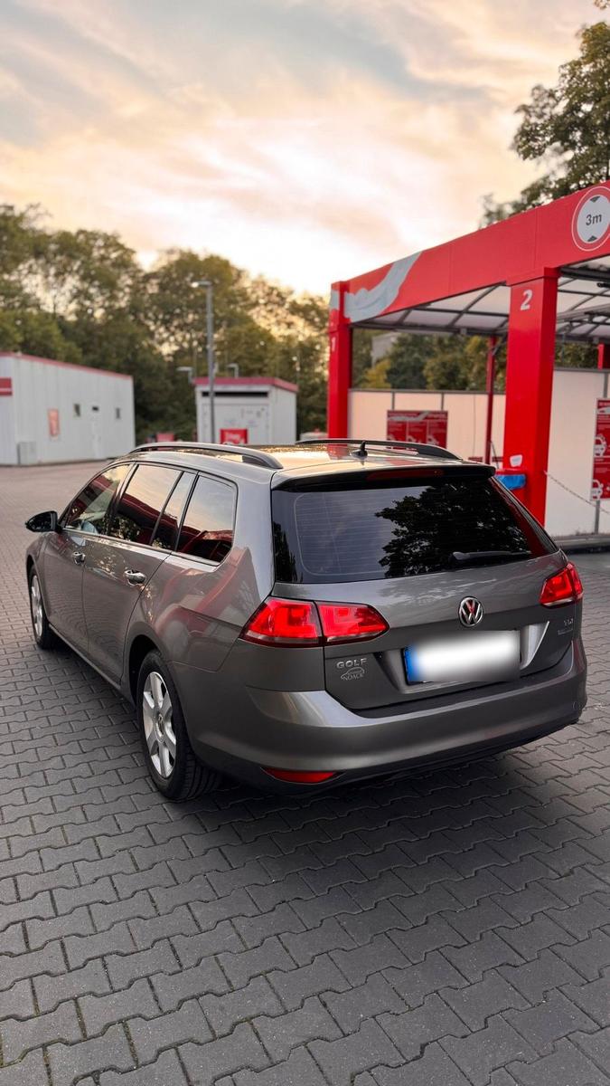 Volkswagen Golf 2013 — вигляд ззаду
