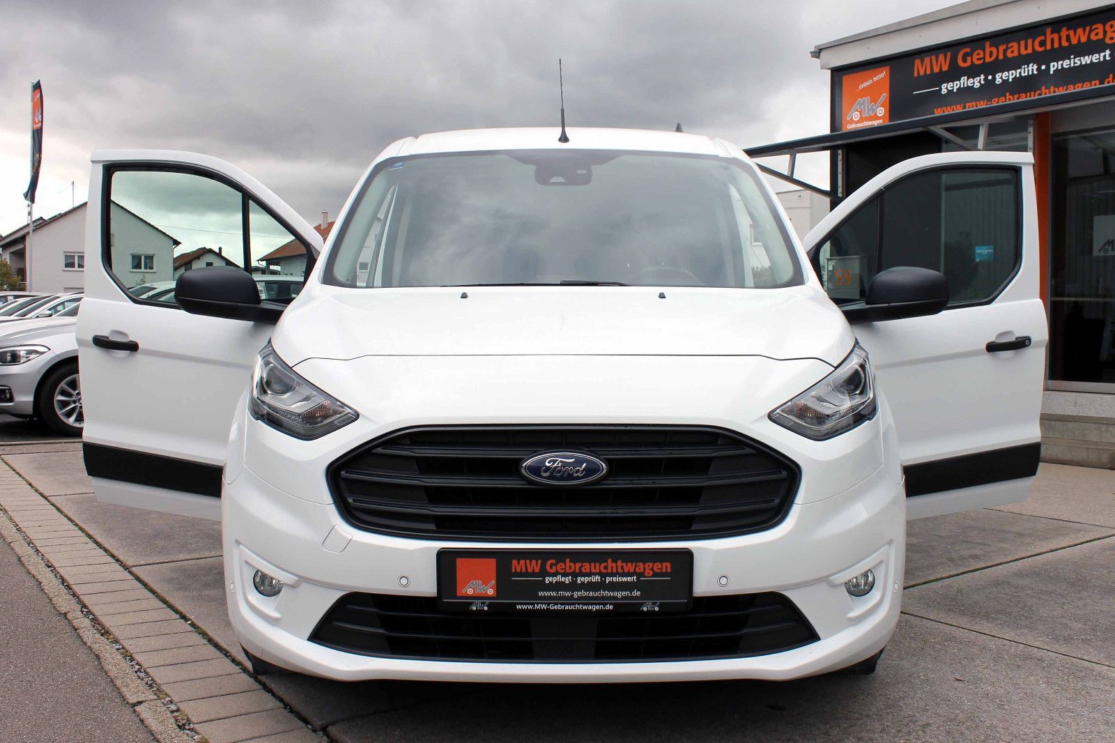 Fahrzeugabbildung Ford Transit Con. 220 L1 Kasten Trend ACC PDC KAM AHK