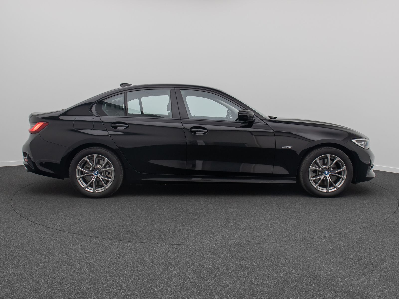 Fahrzeugabbildung BMW 320e Sport Line DAB CockPitPr Lenkrhzg AHK Alarm