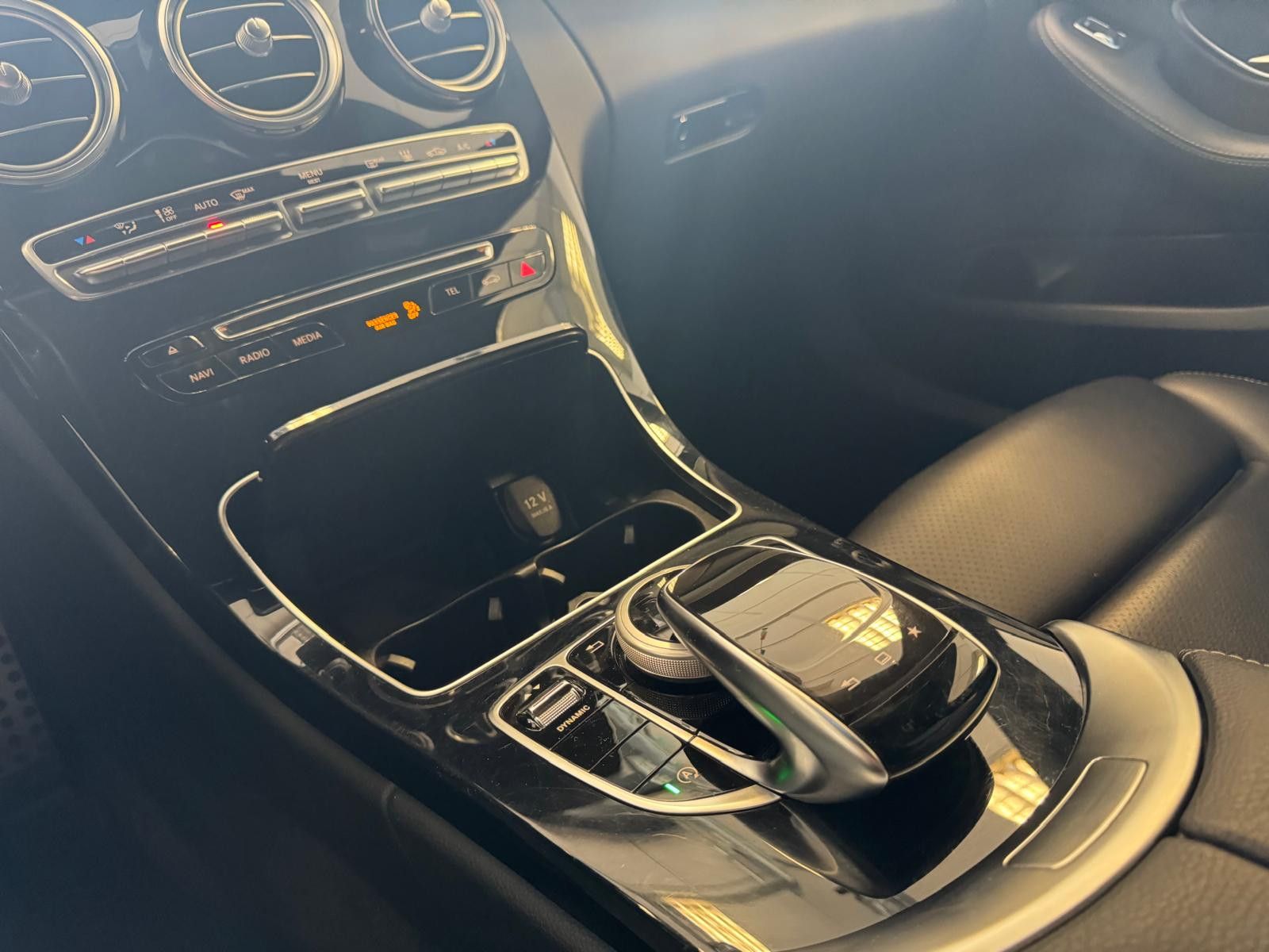Fahrzeugabbildung Mercedes-Benz C 300 T-Modell/AMG LINE/PANORAMA/NAVI/BURMESTER
