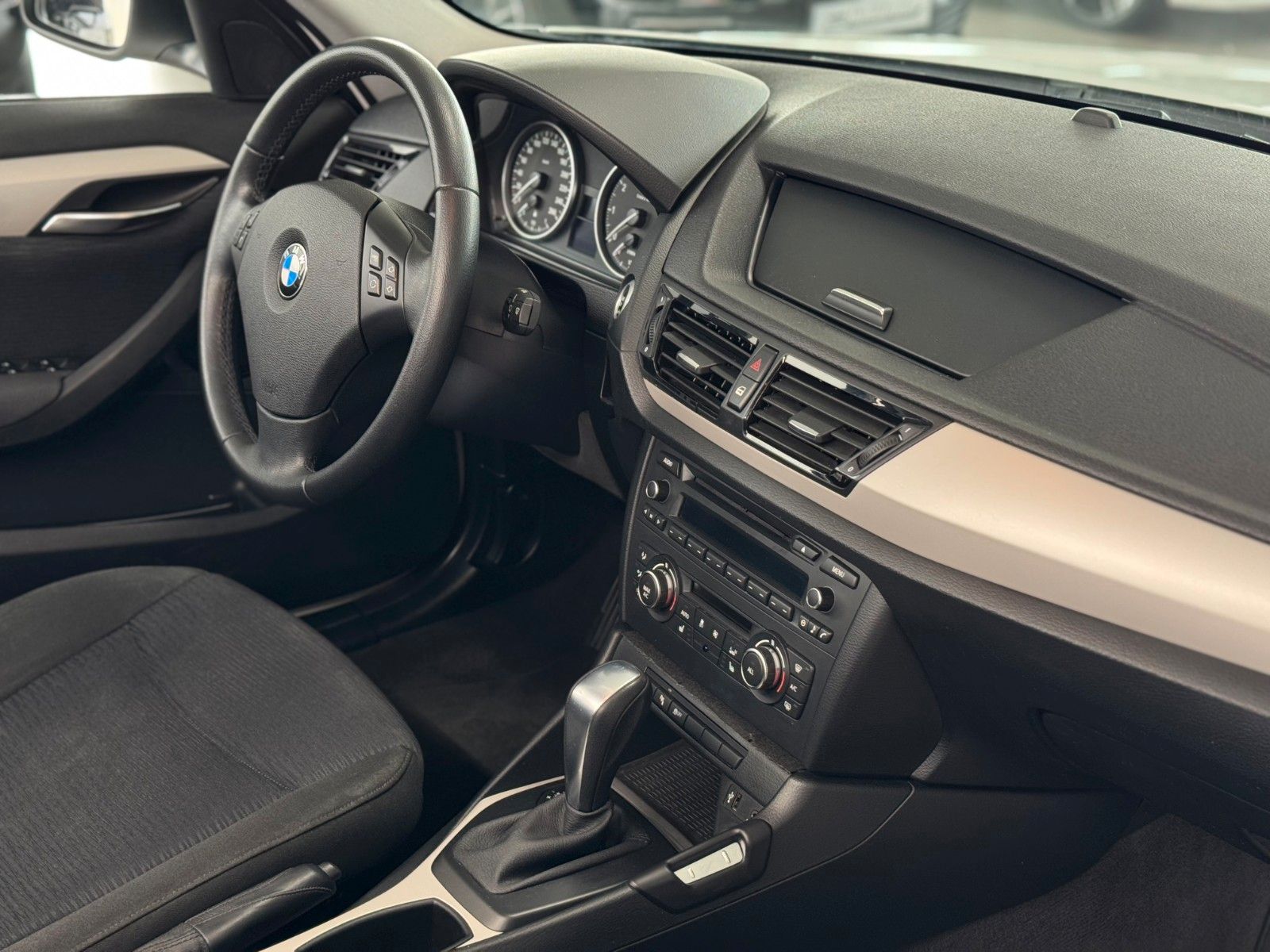 Fahrzeugabbildung BMW X1 18i sDrive GARANTIE/PDC/KLIMA/SZH/TEMPO/XENON