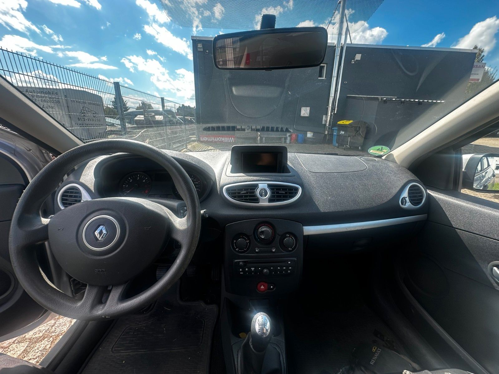 Fahrzeugabbildung Renault Clio Grandtour Navi / Klima / ZV / Dachreling