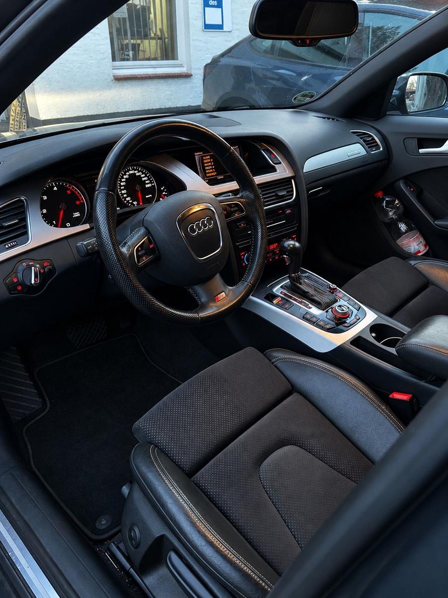 Audi Quattro 2010 — салон