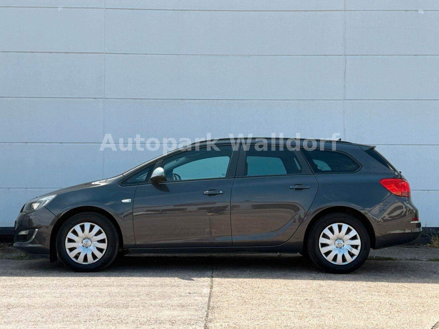 Opel Astra 2013 — photo 10