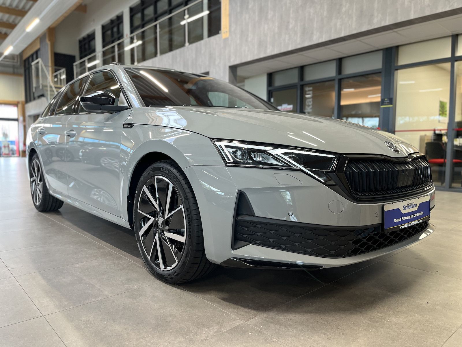 Skoda Octavia Combi 2.0 TDI Sportline AHK 5JG ACC Side imagem 3