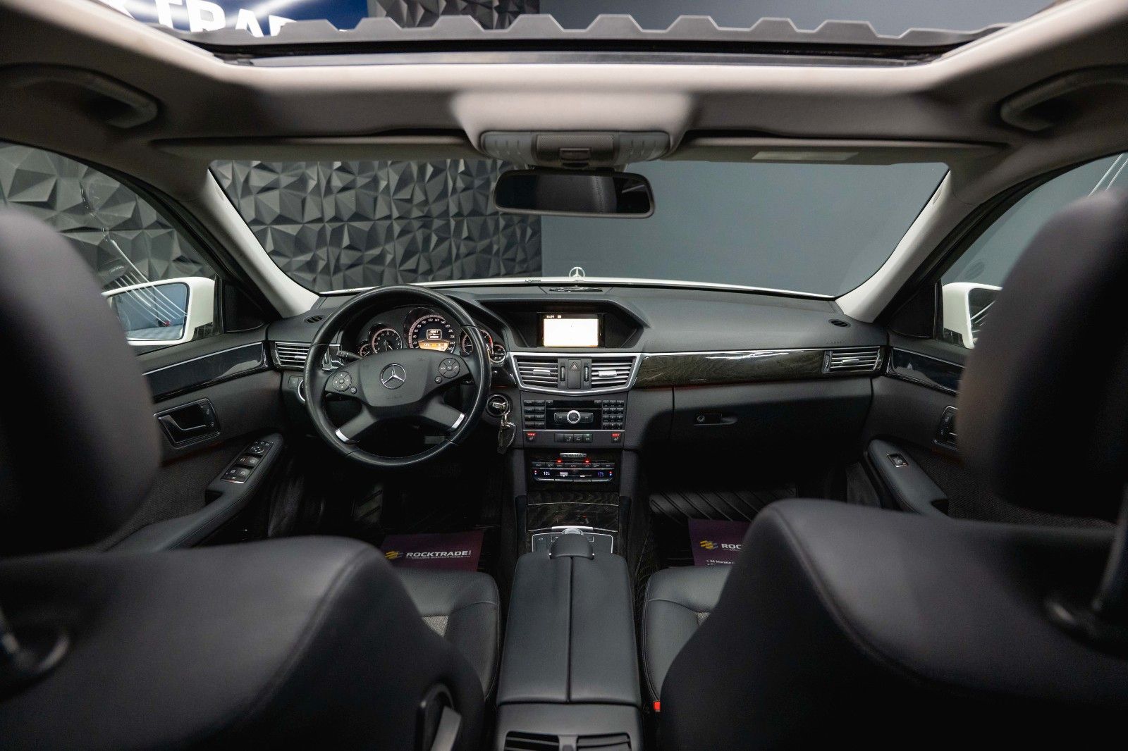 Fahrzeugabbildung Mercedes-Benz E 220 T CDI BlueEfficiency Avantgarde *Bi-Xenon*