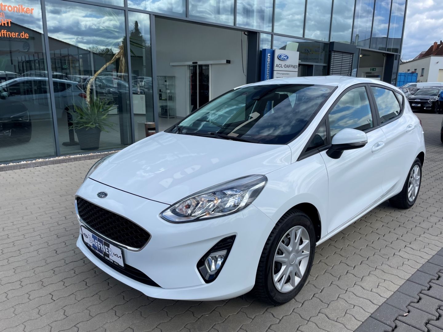 Fahrzeugabbildung Ford Fiesta Spurhalteass PDC SHZ Tempomat Bluetooth