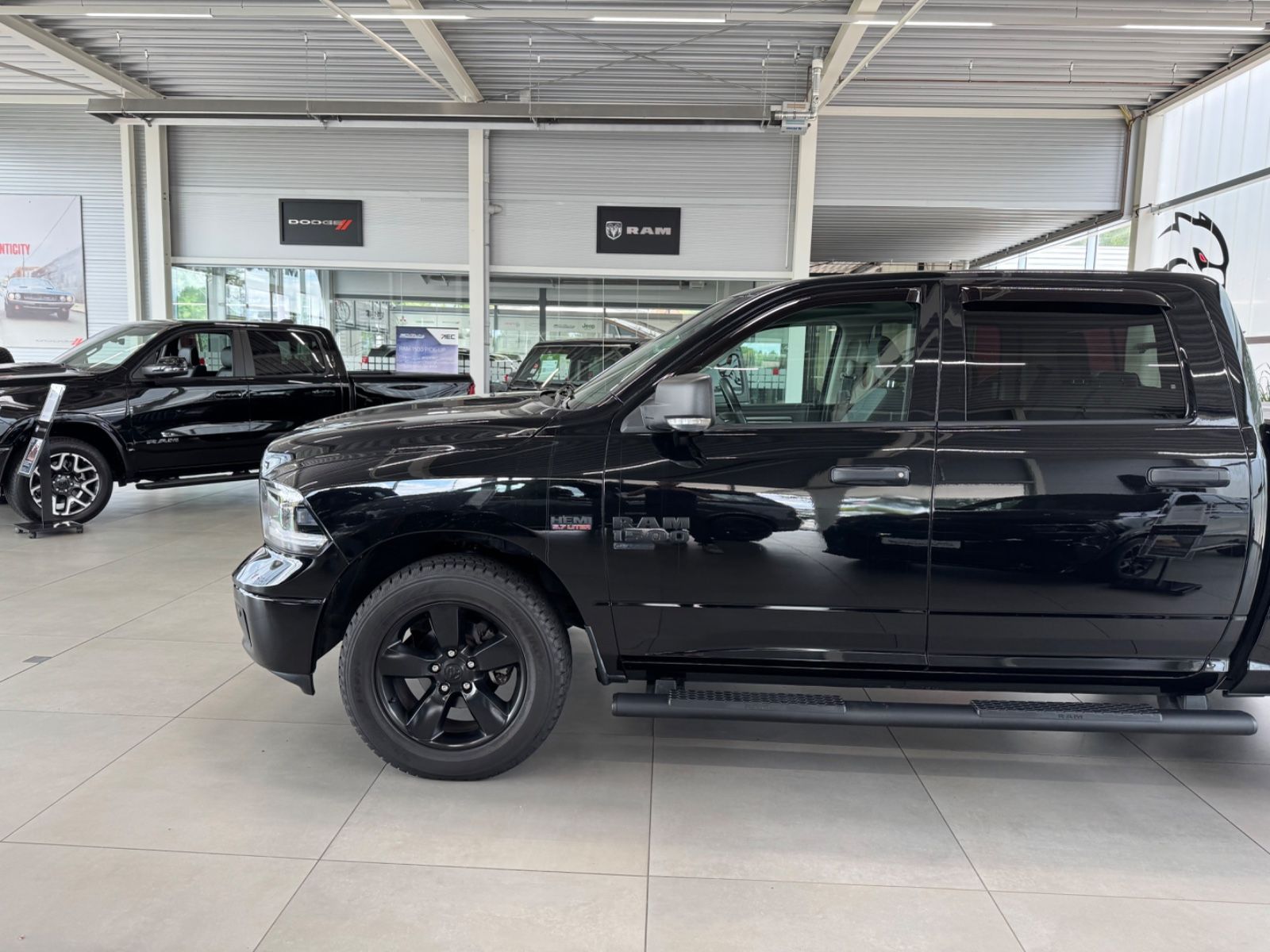 Fahrzeugabbildung Dodge RAM 1500 Classic Black Edition LPG LED TOP
