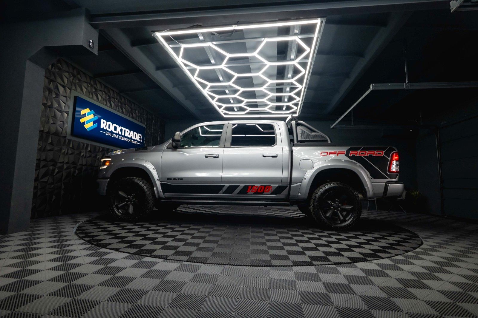 Fahrzeugabbildung Dodge RAM 5.7 V8 HEMI 4x4 OFFROAD NightPaket AXLE LOCK