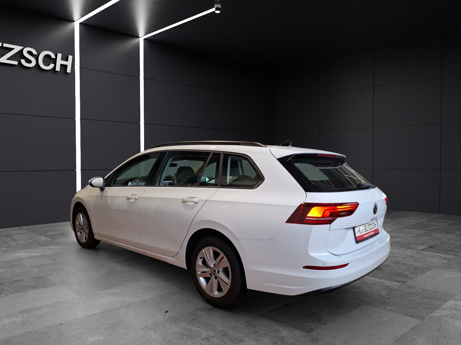 Fahrzeugabbildung Volkswagen Golf VIII Variant TSI Life Standhzg. LED Navi HU