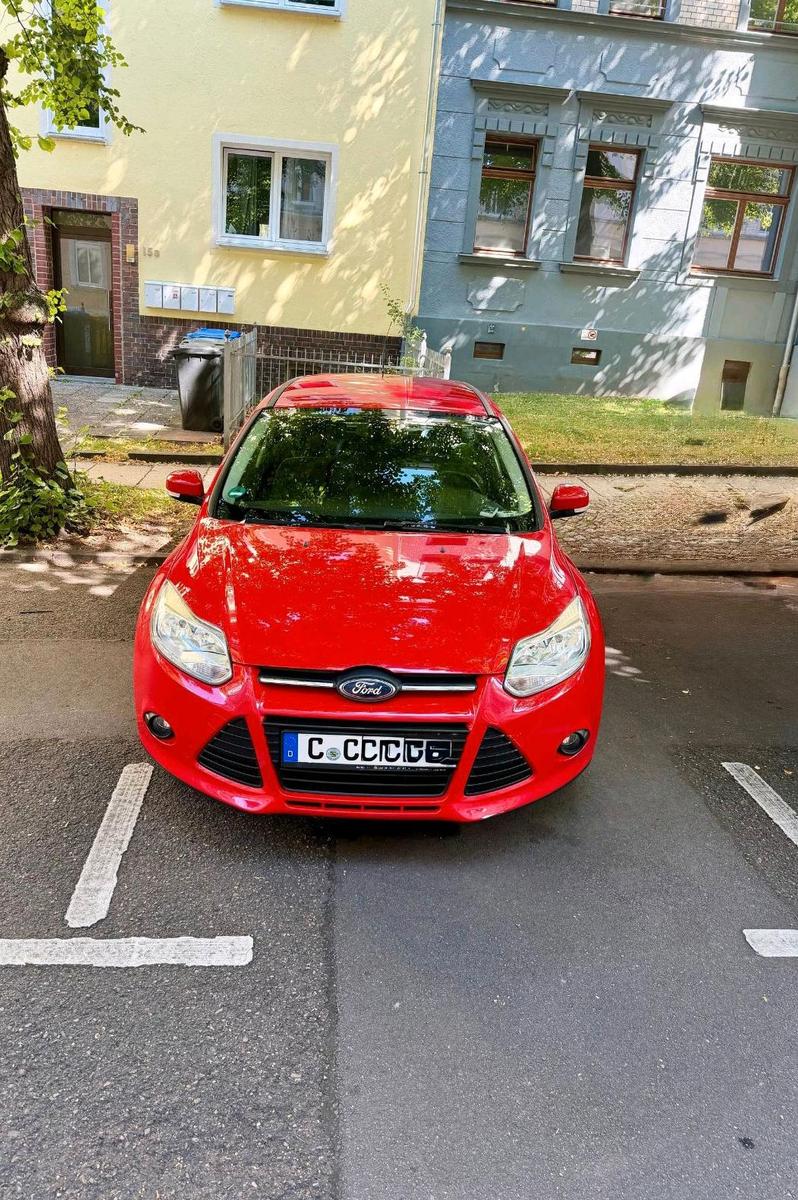 Ford Focus 2014 — interior