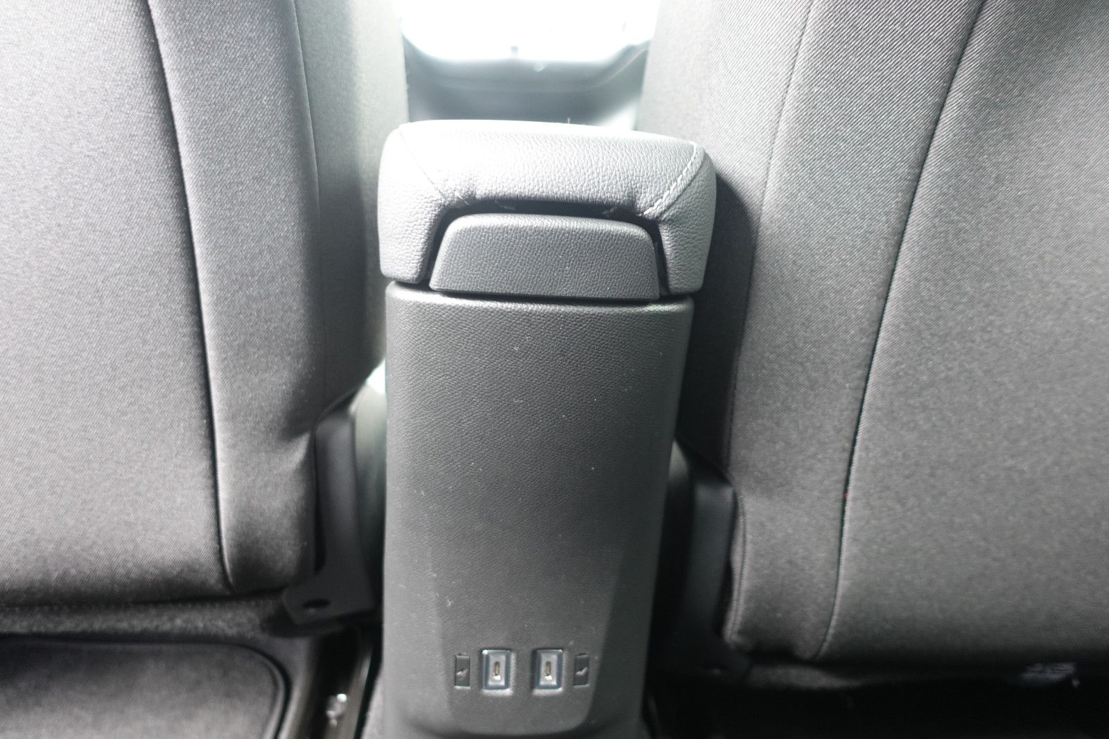 Fahrzeugabbildung Opel Corsa GS 1.2T,Navi,Kamera, Sitzhzg,Allwetter,LED