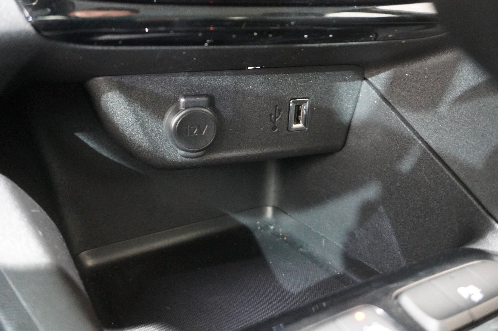 Fahrzeugabbildung Opel Corsa F 1.2 ELEGANCE NAVI/LED/TEMP./SPORT/DAB+