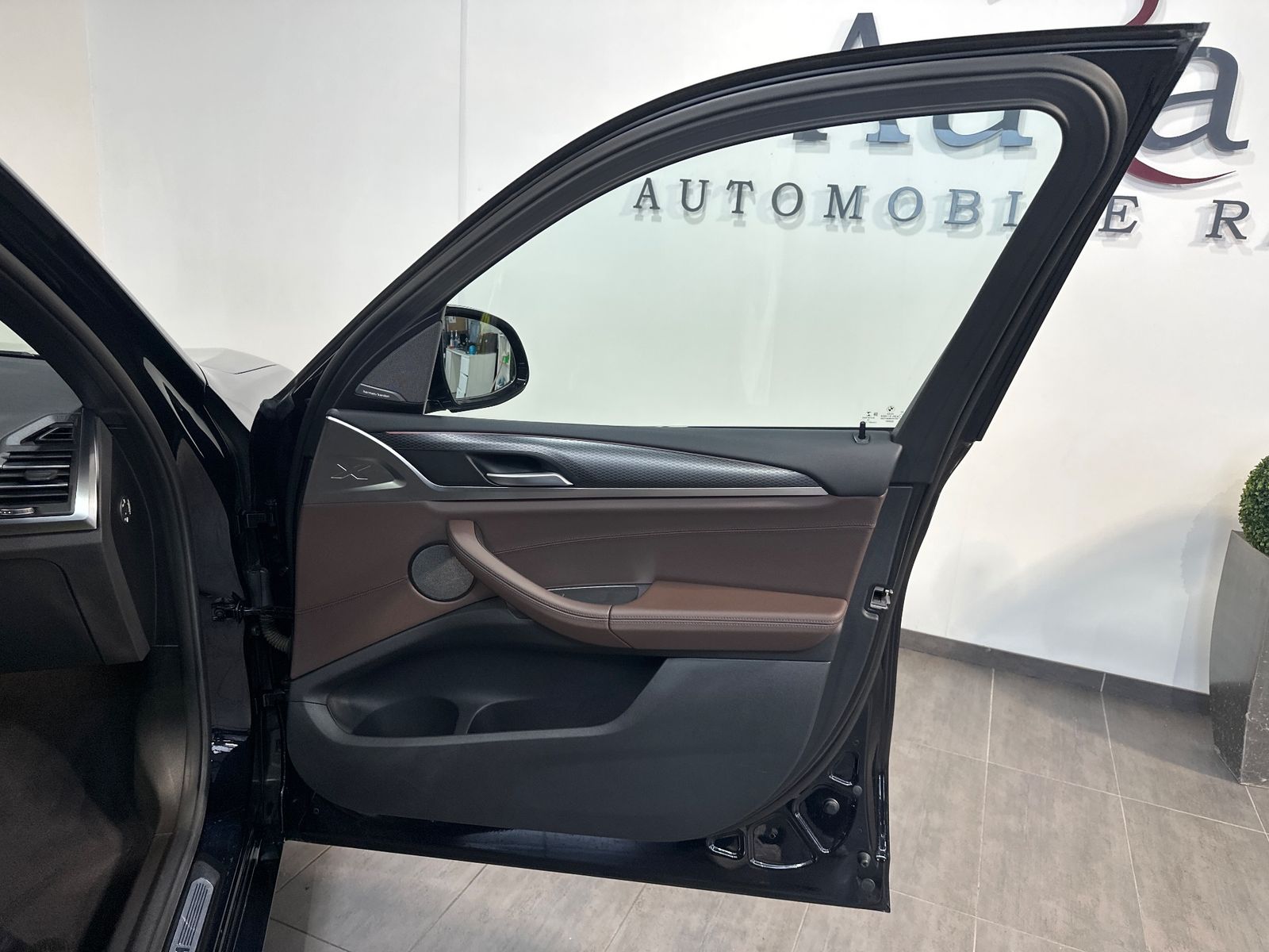Fahrzeugabbildung BMW X3 xDrive20d NAV+LED+PANO+AHK+STHZ+HUD+SHZ+20ZO