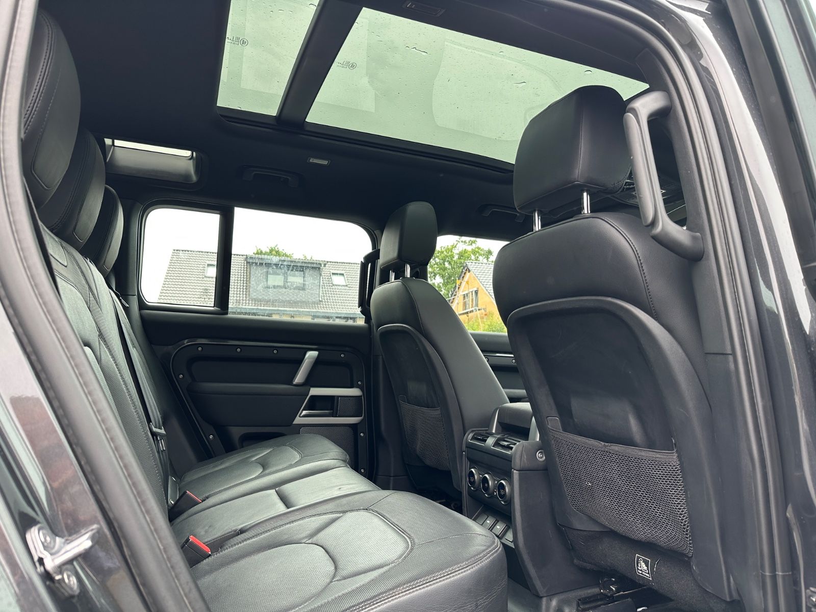 Fahrzeugabbildung Land Rover Defender 110 X-Dynamic 7Sitzer*MERIDIAN*LEDER